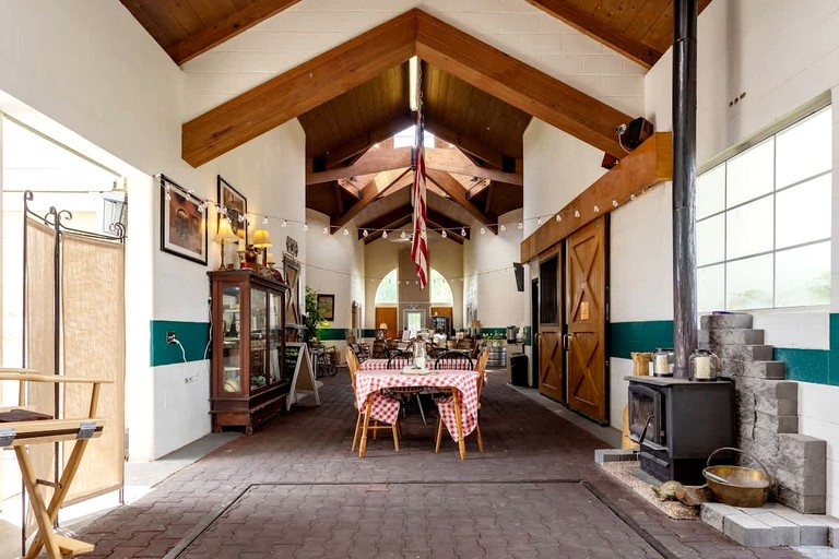 Barns (United States of America, Lebanon, Tennessee)