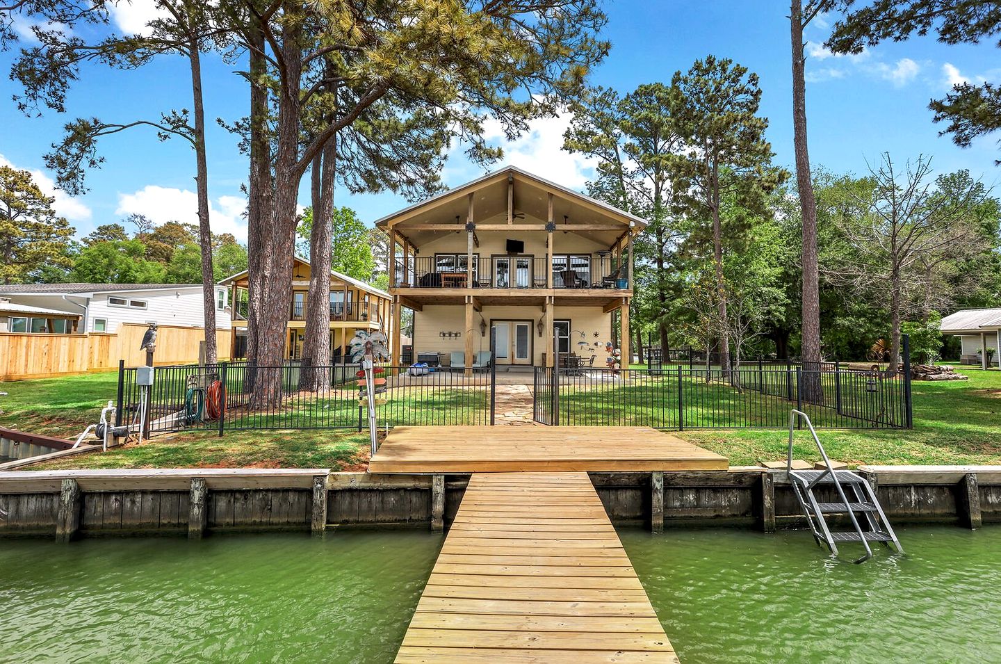 Incredible Lakefront Vacation Rental with Spectacular Sunset Views for an Unforgettable Family Vacation in Livingston, Texas