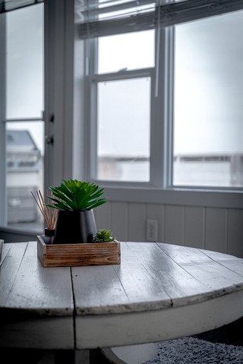 Cabins (Canada, Leamington, Ontario)