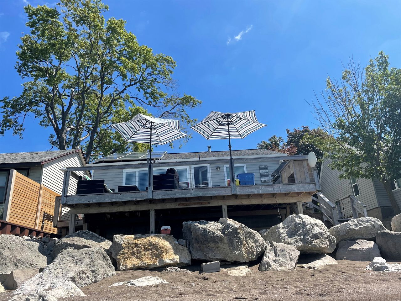 Cabins (Canada, Leamington, Ontario)