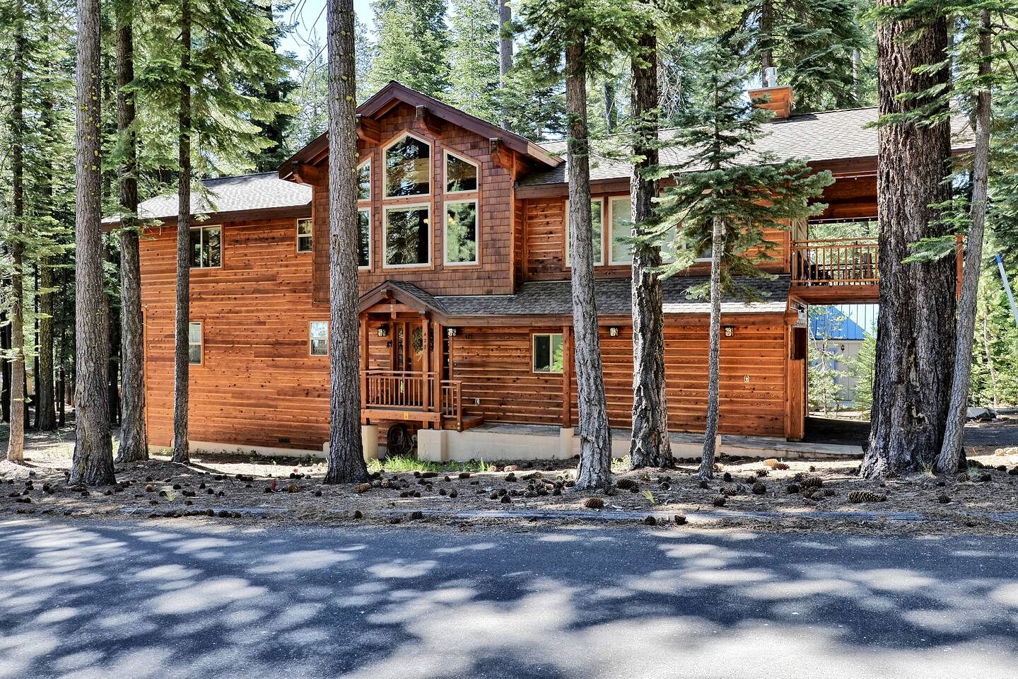 Cozy Cabin Retreat with Expansive Deck Near Lake and Trails in Tahoma, California