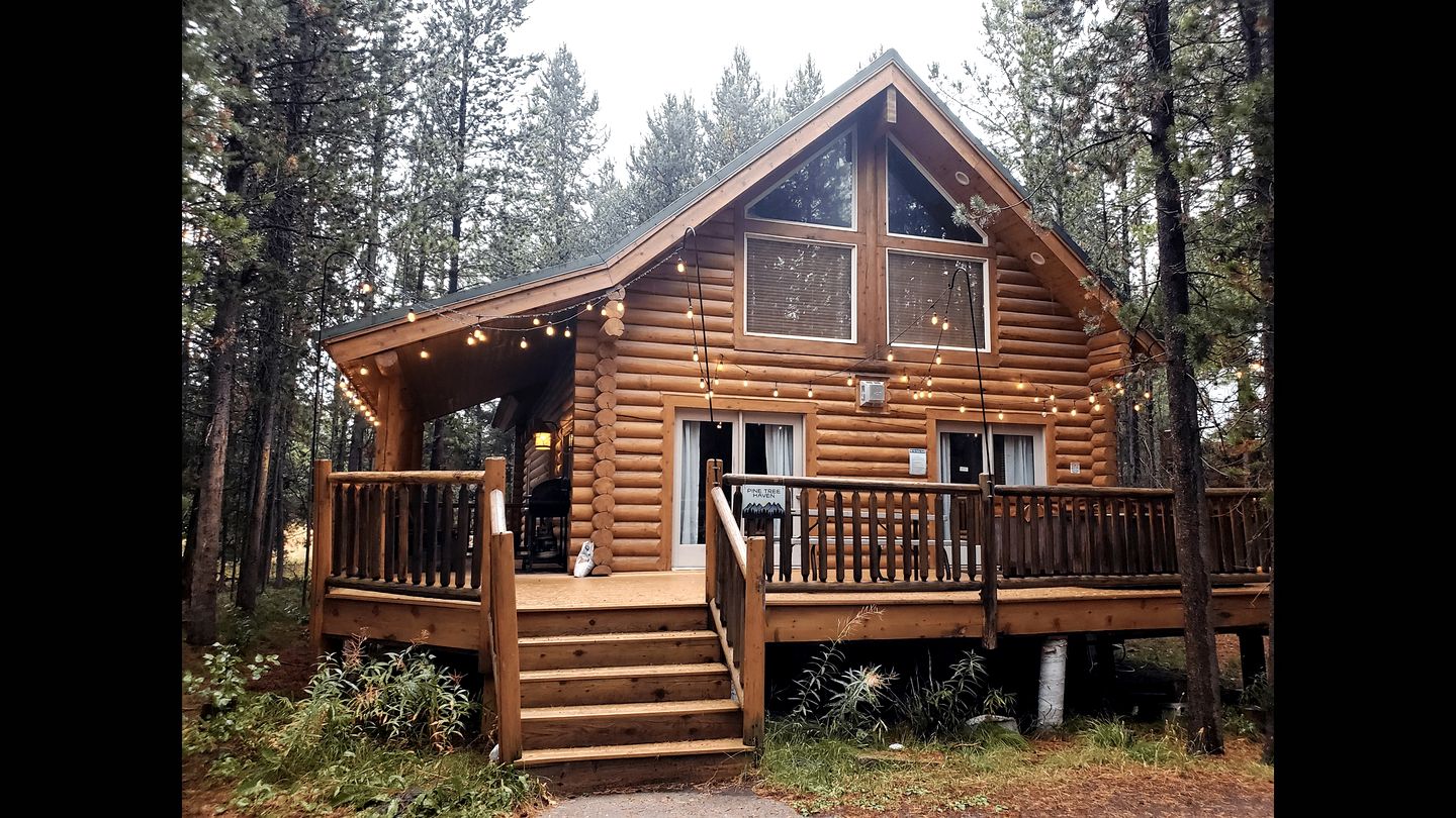 Spacious Mountain Retreat with Hot Tub & Game Room Near National Forest – Close to Outdoor Adventures in Idaho