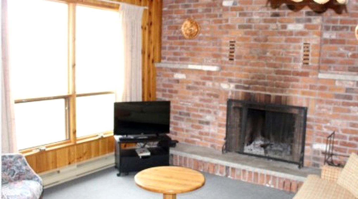 Nature Lodges (Huntsville, Ontario, Canada)