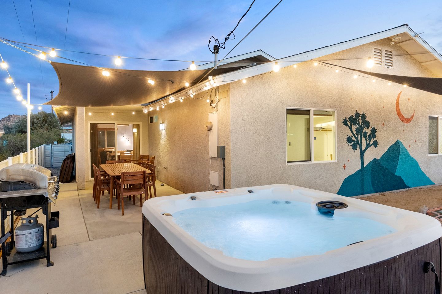 Beautiful Desert Rental with Hot-Tub-Fire Pit and BBQ in California