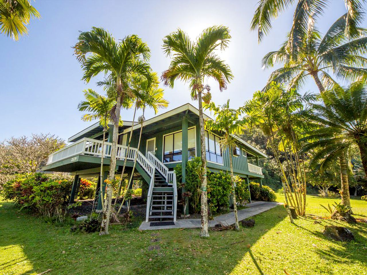 Beach Houses (Kilauea, Hawaii, United States)