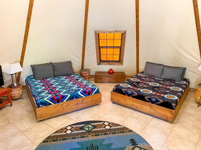 Huts (United States of America, Seguin, Texas)