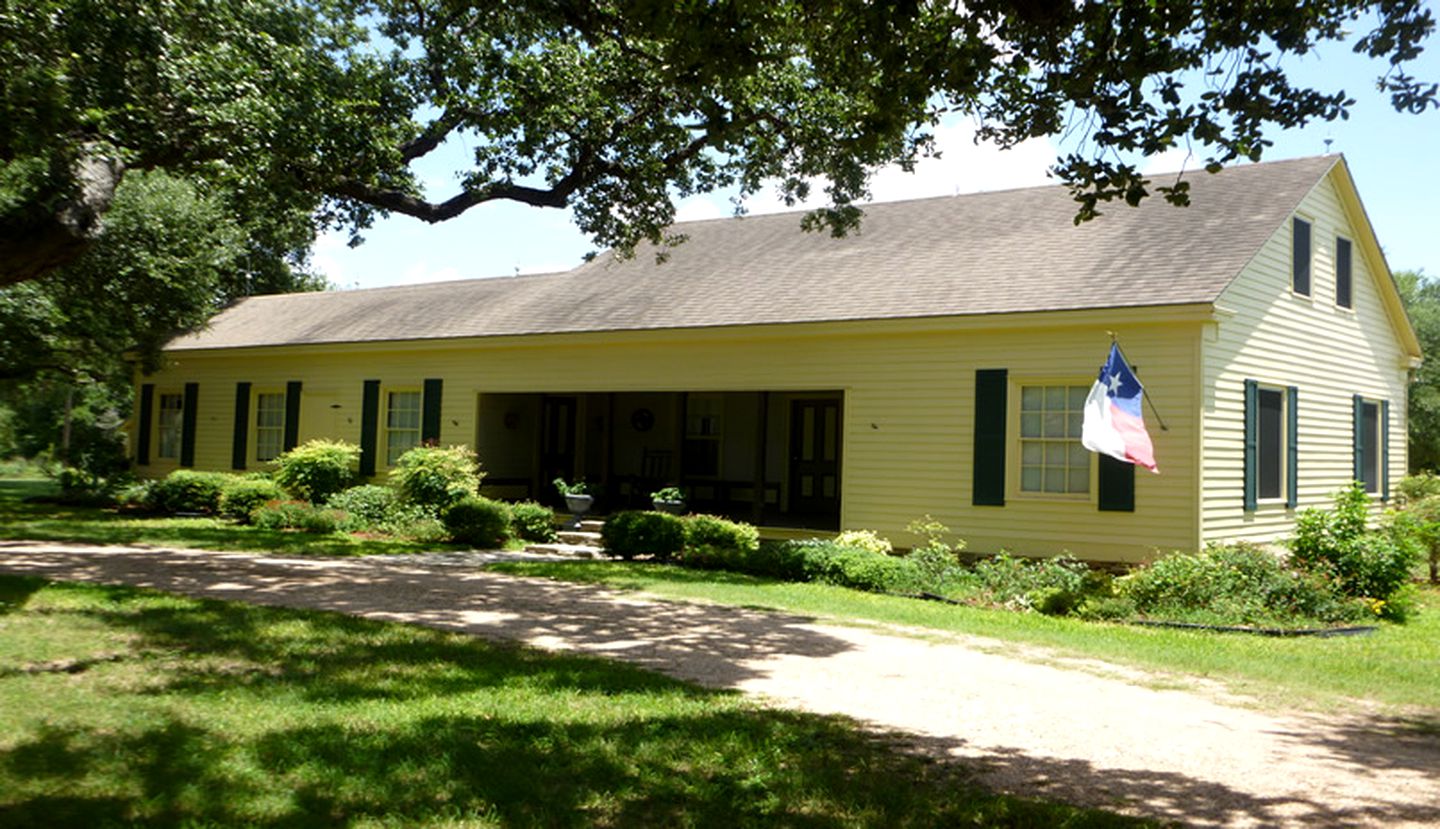 Cottages (Round Top, Texas, United States)