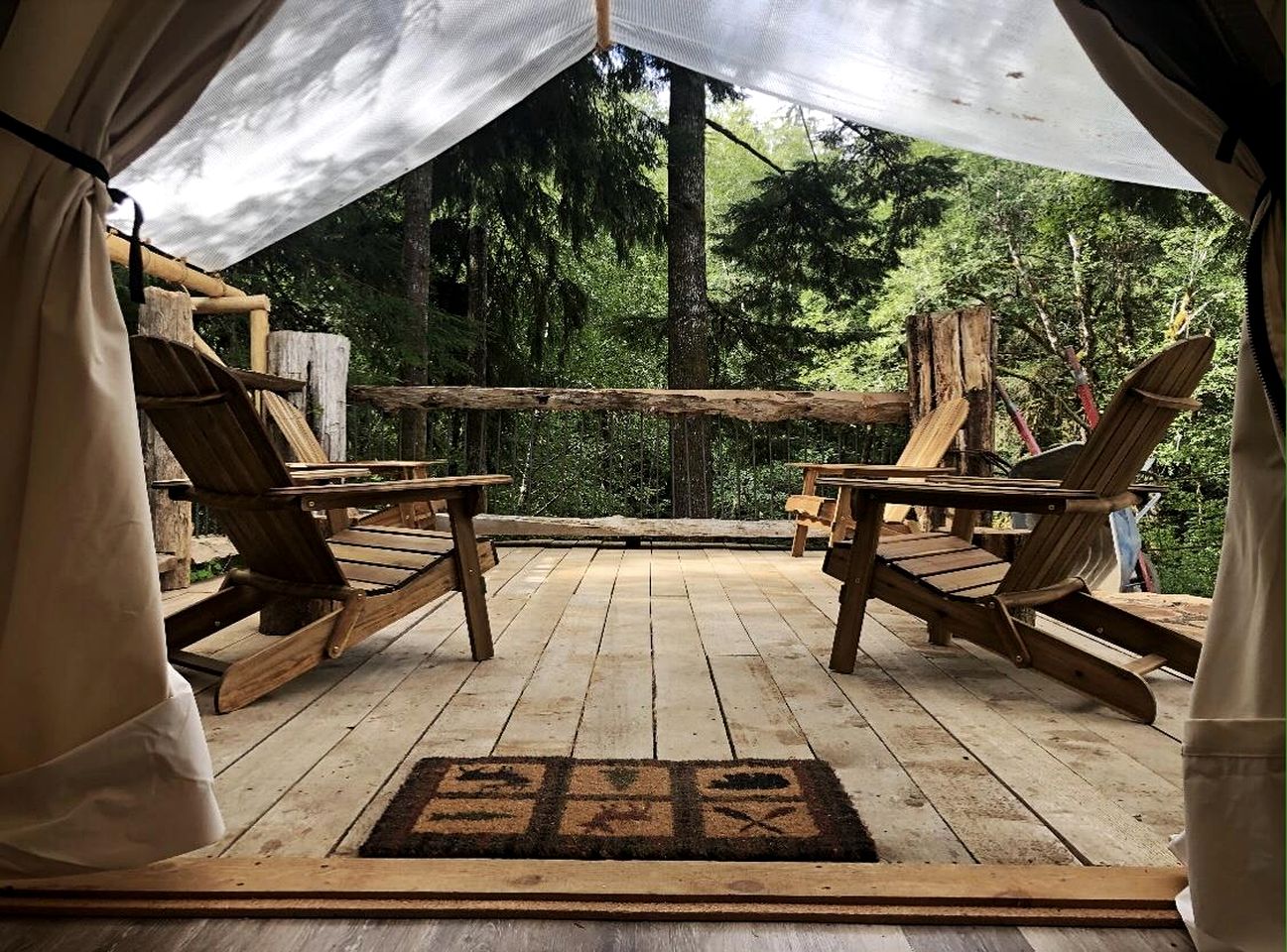 Pet-Friendly Safari Tent in Forks, near The Butchart Gardens, Perfect for a Weekend to Disconnect