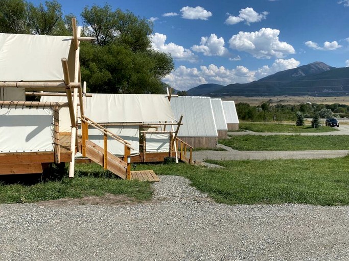 Safari Tents (United States of America, Emigrant, Montana)