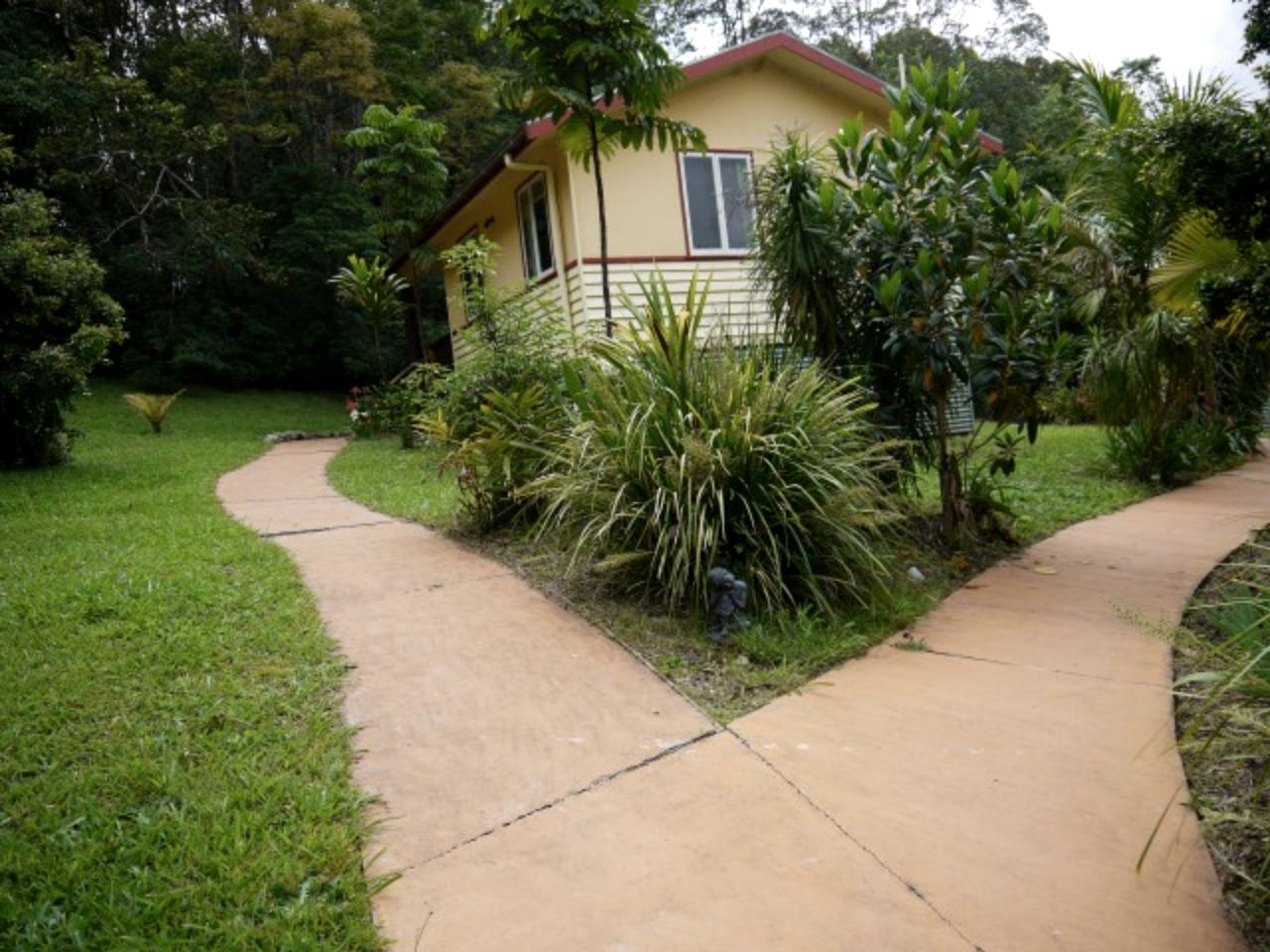 Cabins (Nimbin, New South Wales, Australia)