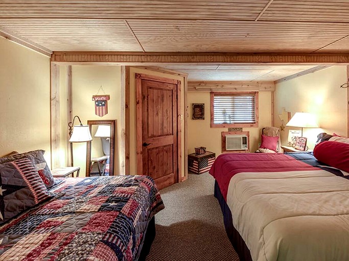Cabins (United States of America, Round Top, Texas)