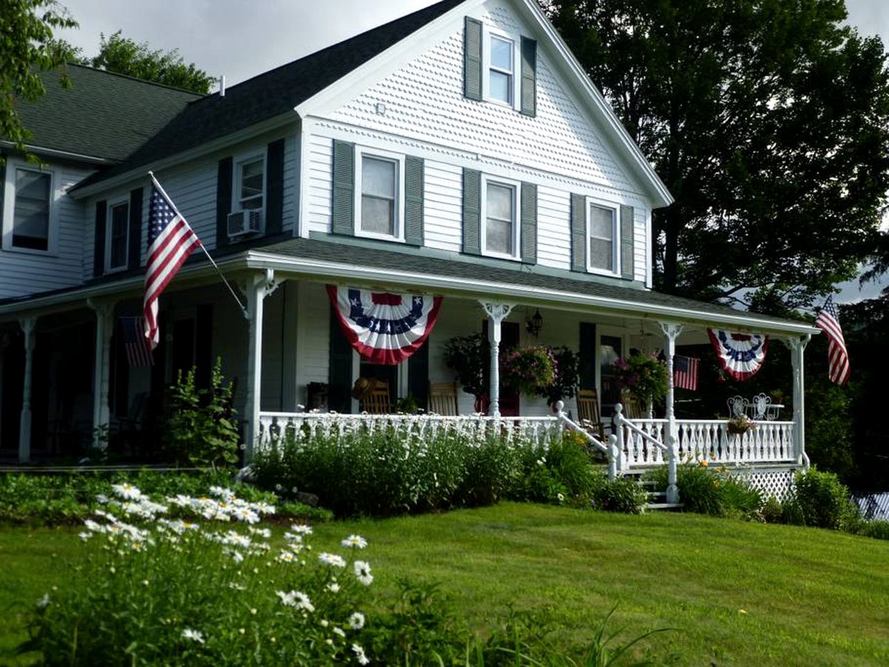 Lake George romantic getaway cabin rental