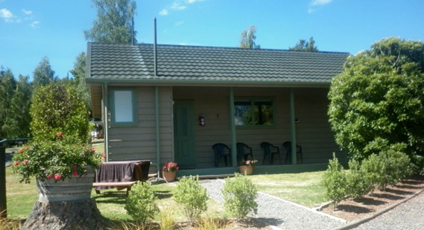 Cabins (Hanmer Springs, South Island, New Zealand)