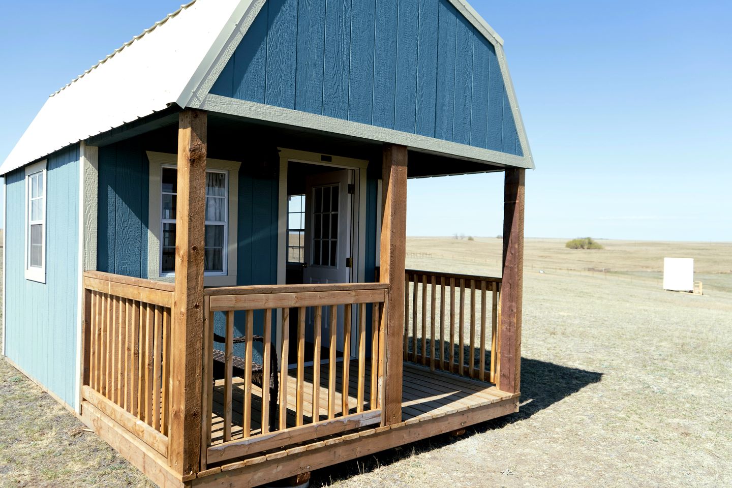 Charming Tiny Cabin on the Plains of Alberta Canada, Outside of Medicine Hat, Perfect for a Weekend of Relaxation
