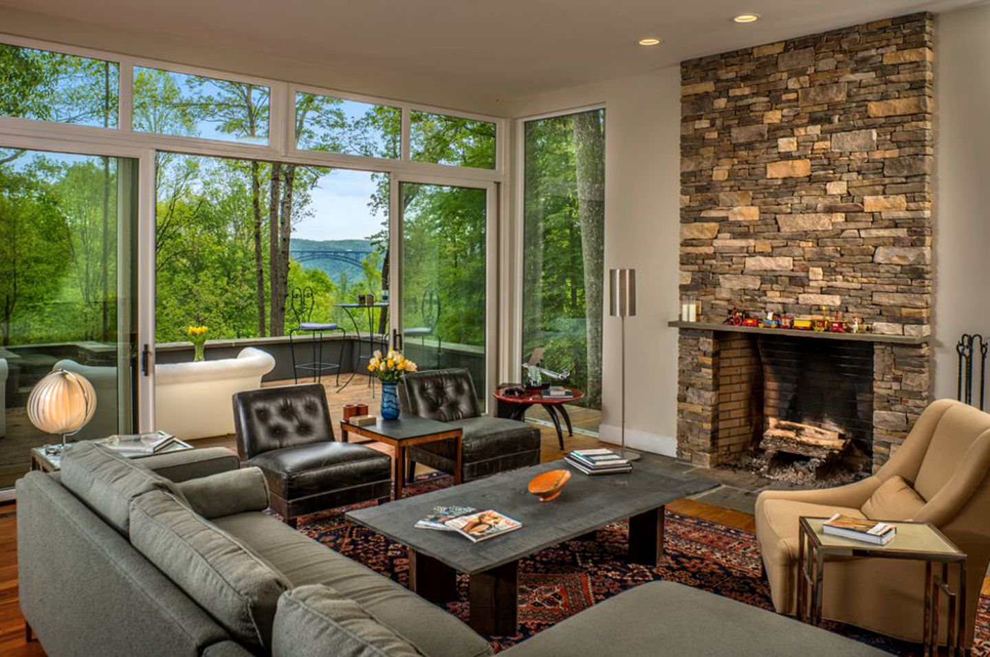 Modern and Luxurious Cabin Rental on the New River Gorge in West Virginia