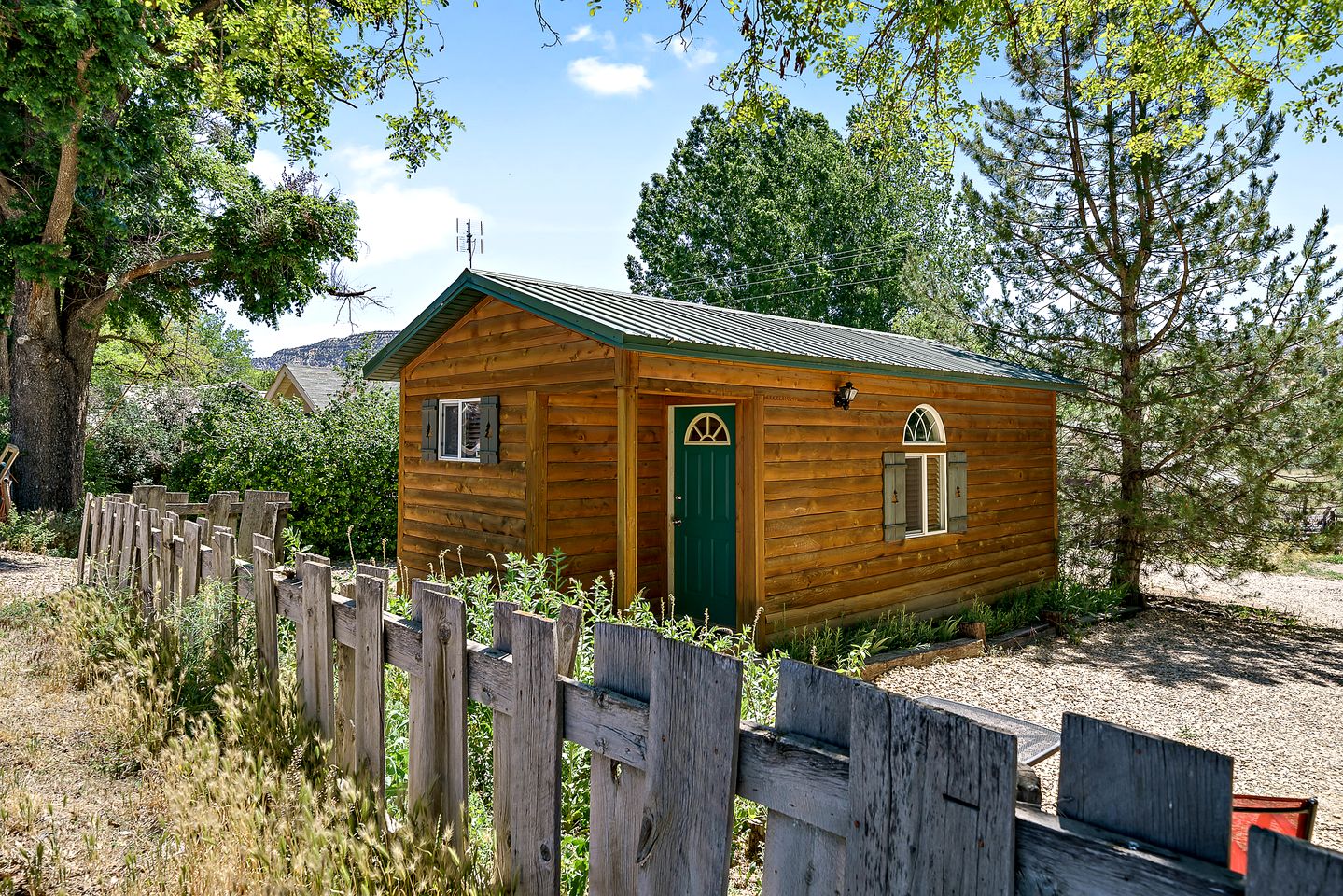 Secluded Wooden Cabin in Mount Camel, Utah