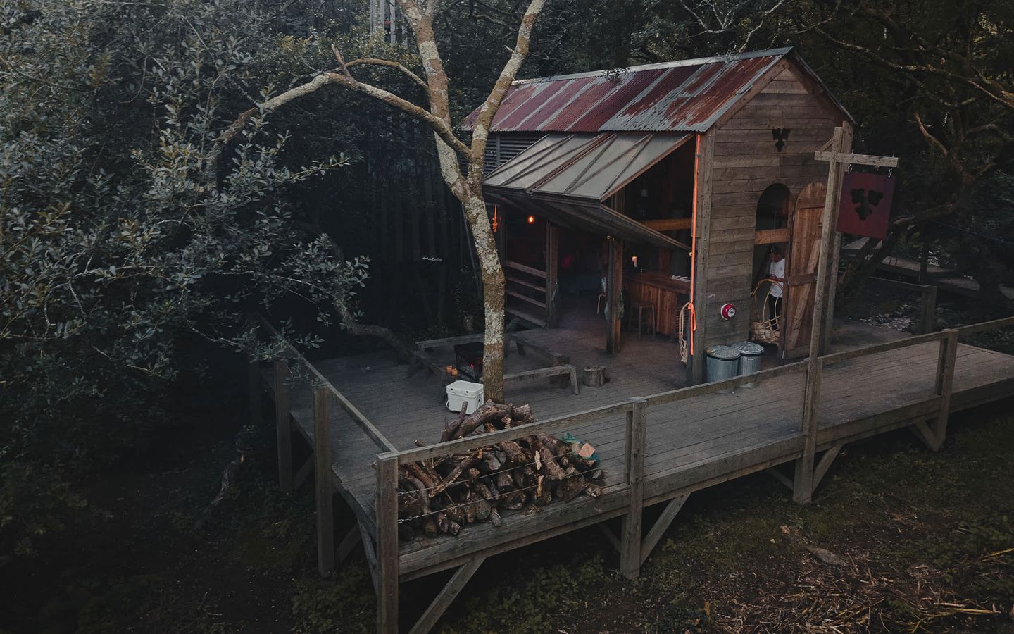 Enchanted Woodland Cabin Haven near Tintagel Waterfall in Cornwall
