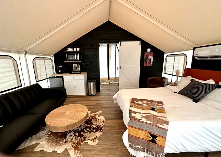 Safari Tents (United States of America, Cadiz, Kentucky)