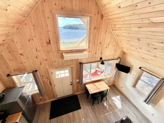 Cabins (United States of America, Burnham, Maine)