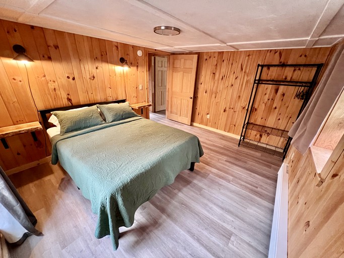 Cabins (United States of America, Burnham, Maine)