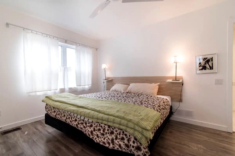 Villas (Canada, Godfrey, Ontario)