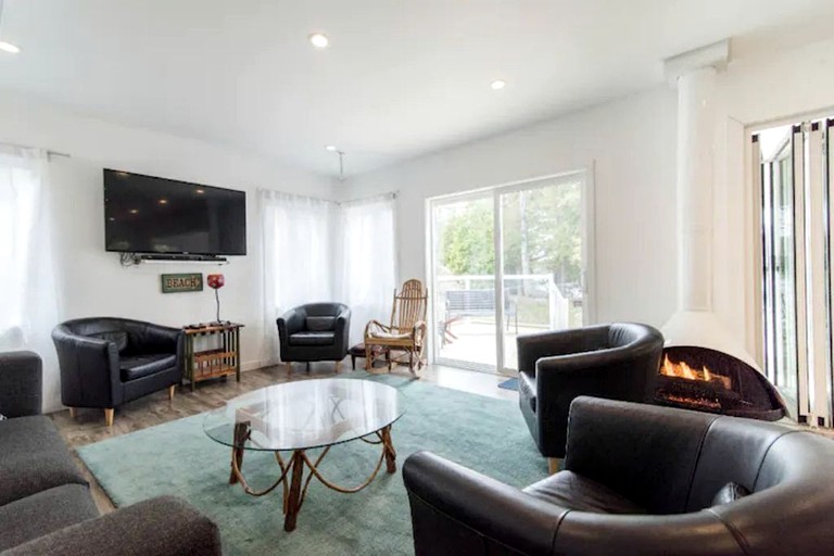 Villas (Canada, Godfrey, Ontario)