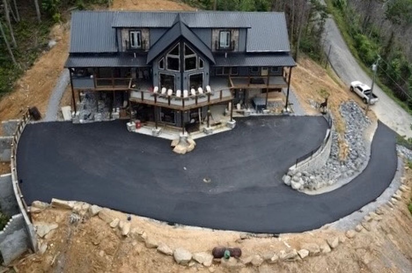 Gorgeous Cabin with Indoor Pool, Fireplace and Barbecue in Sevierville, Tennessee