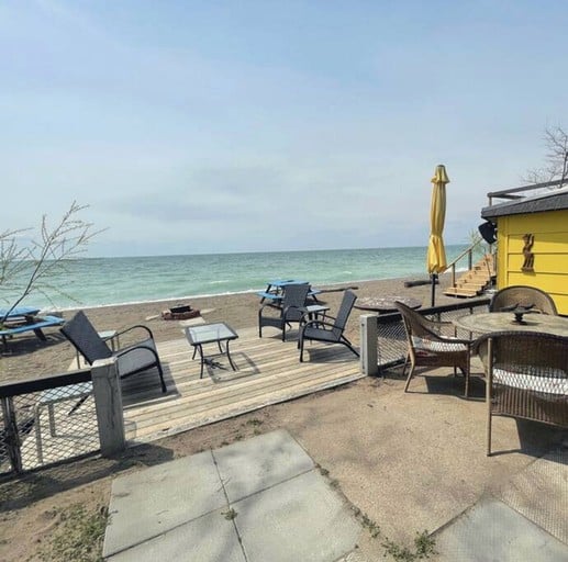 Cabins (Canada, Leamington, Ontario)