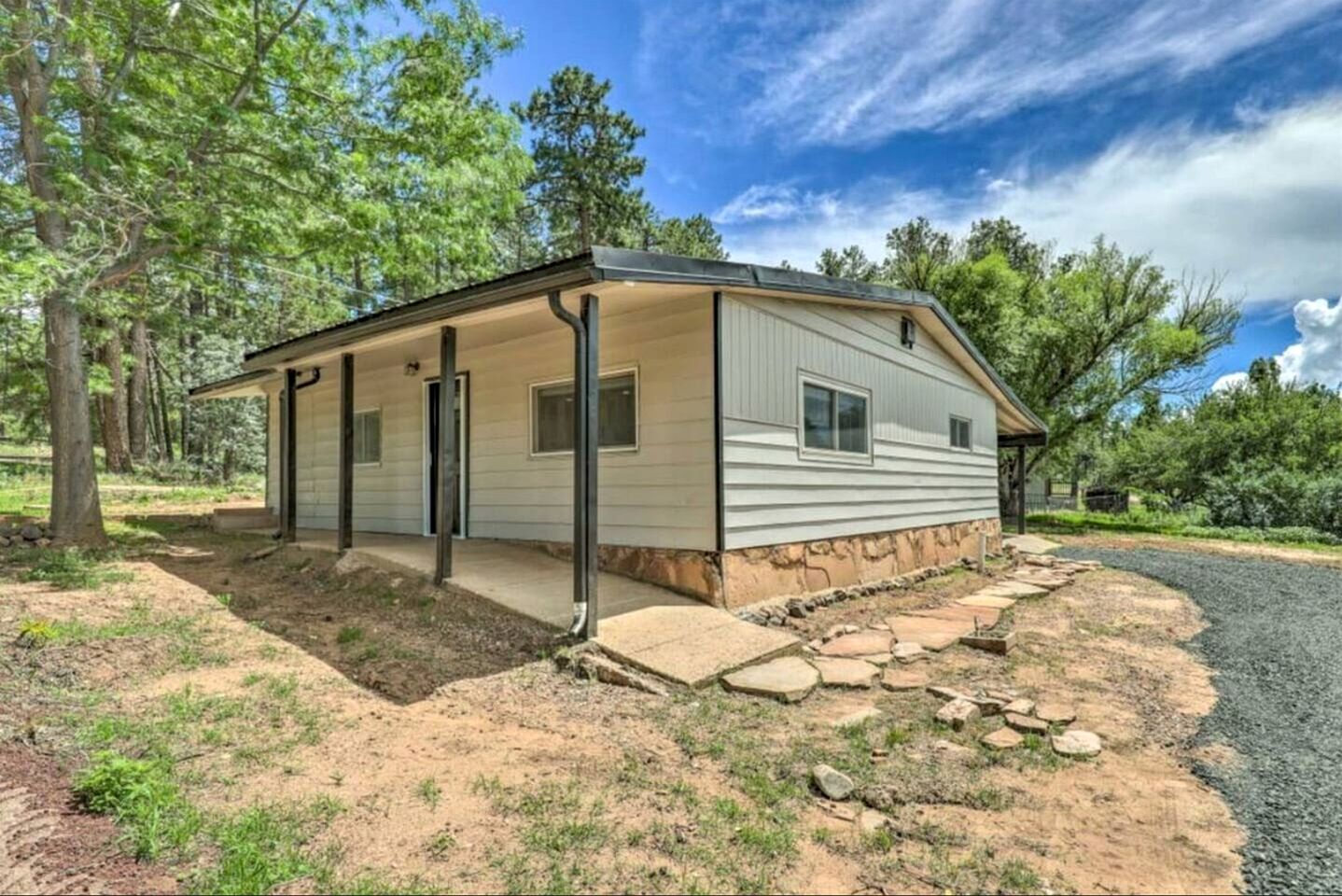 Peaceful Cabin Surrounded by Nature for a Relaxing Escape in Show Low, Arizona