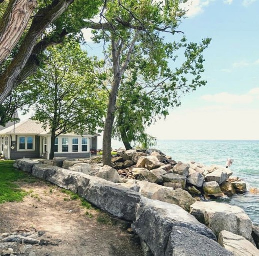 Cottages (Canada, Leamington, Ontario)