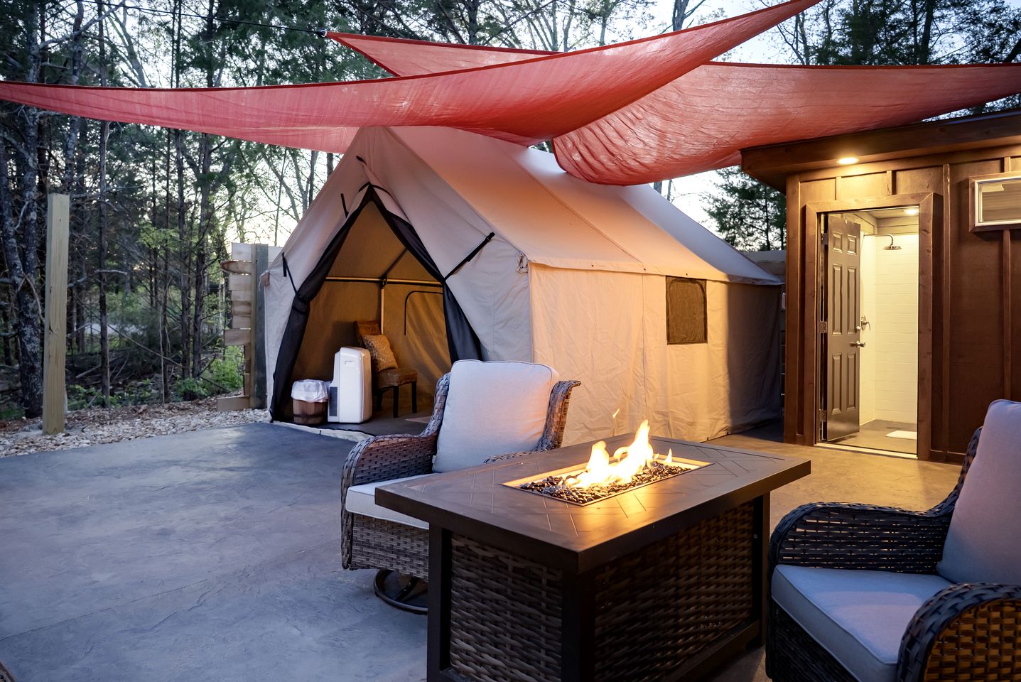 Romantic Safari Tent Hideaway Surrounded by Majestic Mountains near the Sparkling Lake in Branson Missouri