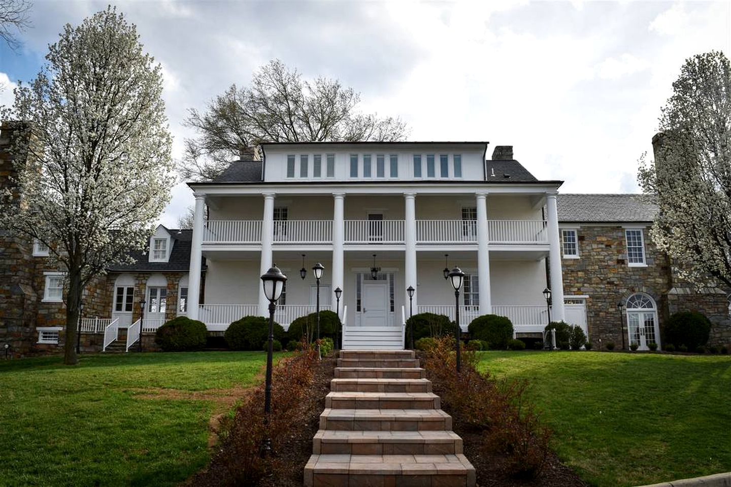 Nature Lodges (Haymarket, Virginia, United States)