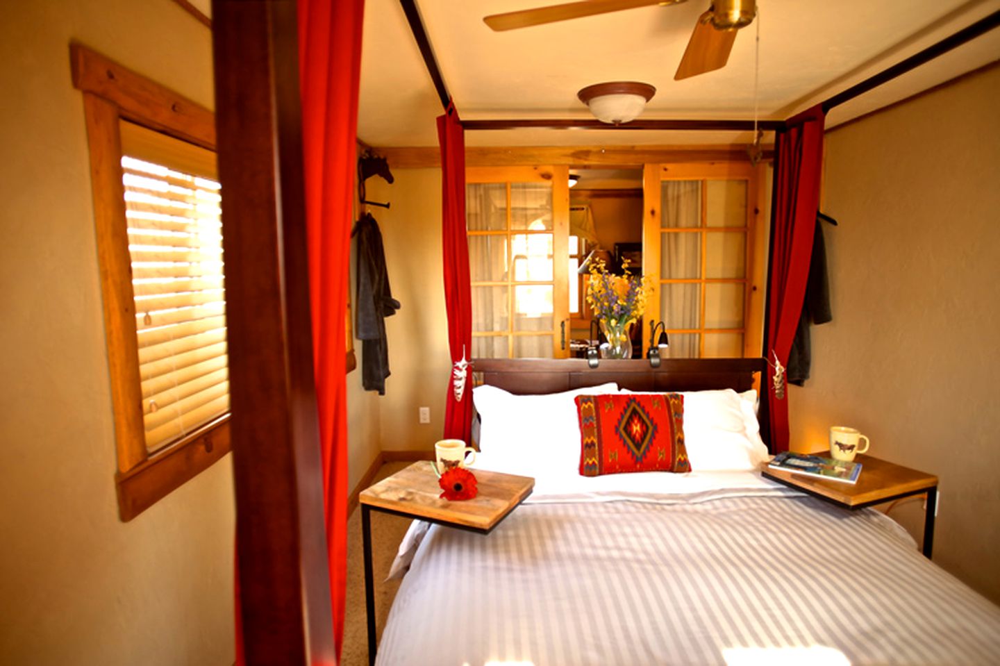 Nature Lodges (Livermore, Colorado, United States)