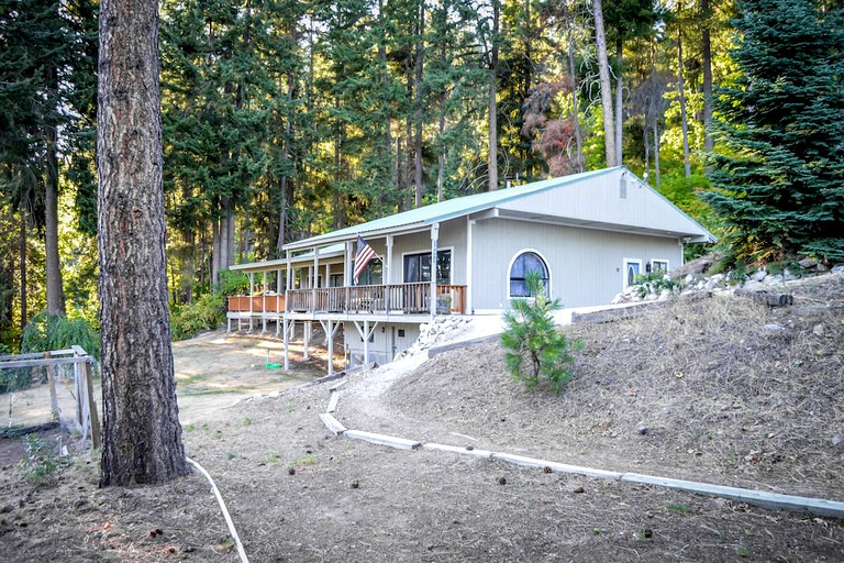 Cabins (Leavenworth, Washington, United States)
