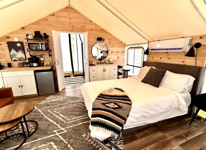 Safari Tents (United States of America, Cadiz, Kentucky)