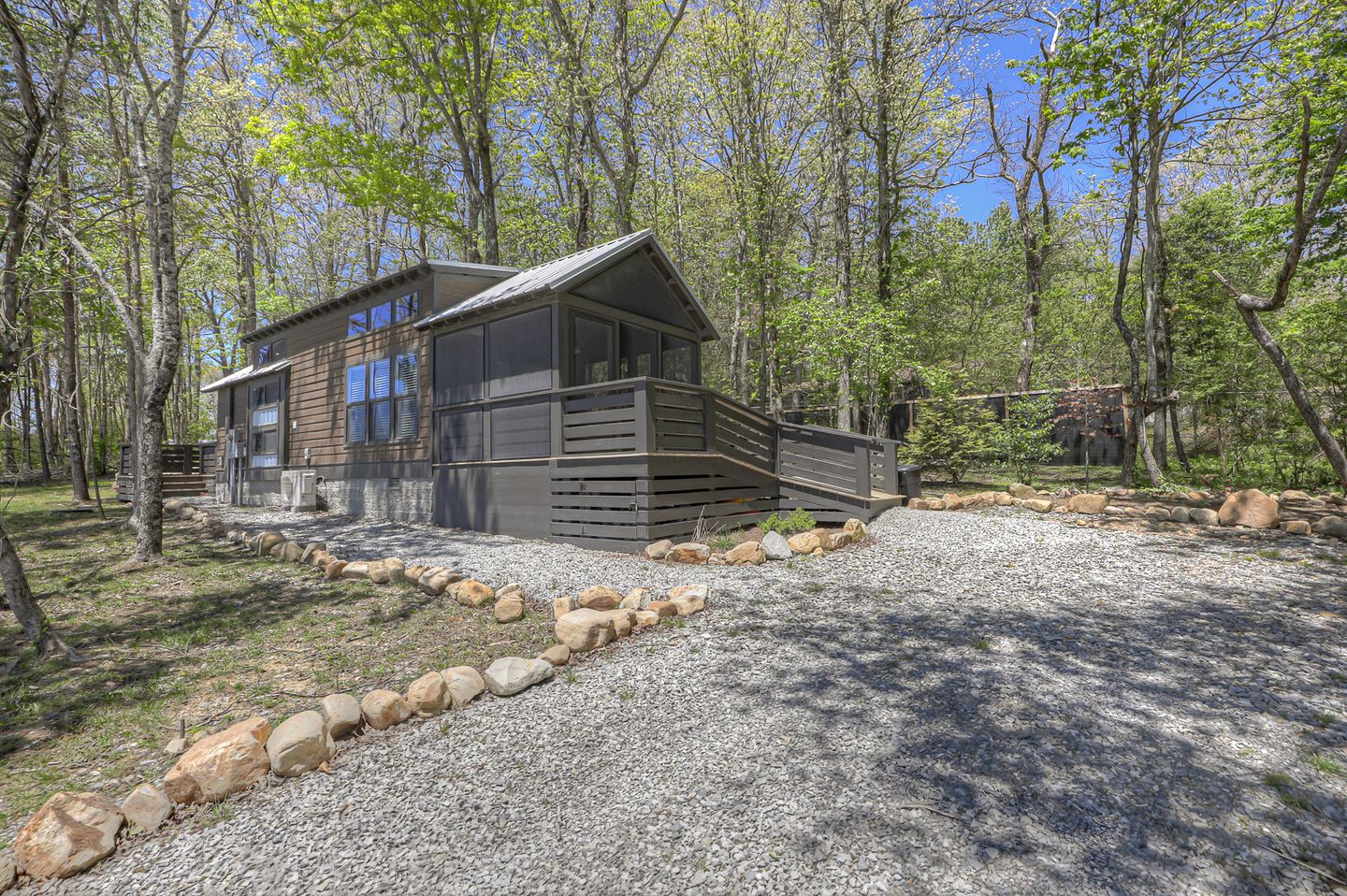 Gorgeous Cabin Surrounded by Trees in Tracy City, Tennessee