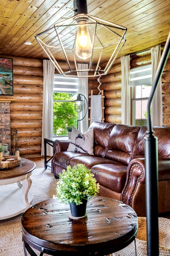 Cabins (Canada, Kingsville, Ontario)