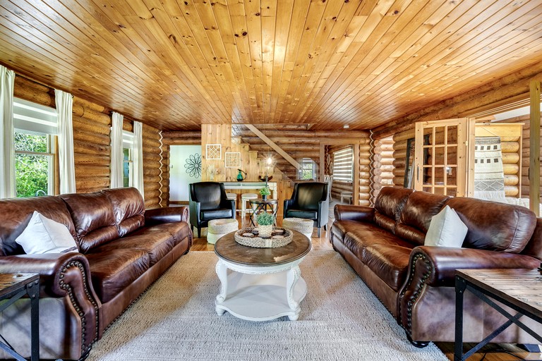 Cabins (Canada, Kingsville, Ontario)