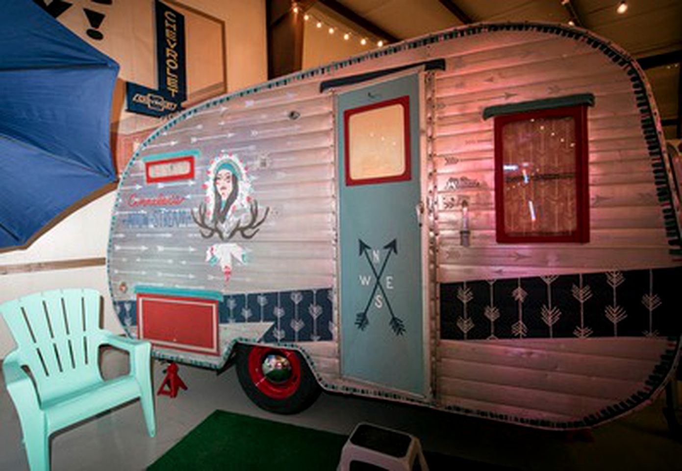 Caravans (Round Top, Texas, United States)