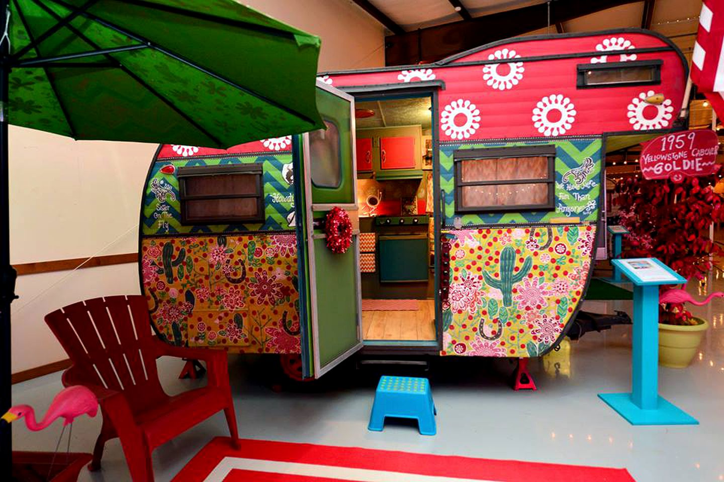 Caravans (Round Top, Texas, United States)