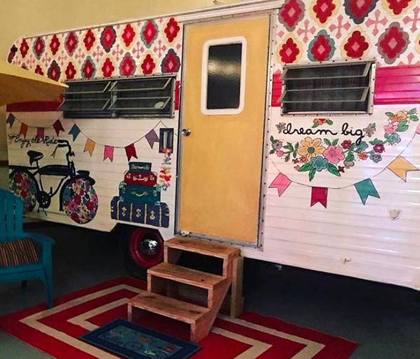 Caravans (Round Top, Texas, United States)