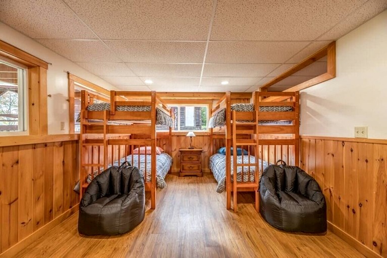 Cabins (United States of America, Burnham, Maine)