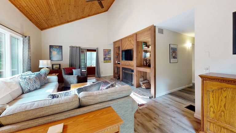 Floating Homes (United States of America, Killington, Vermont)