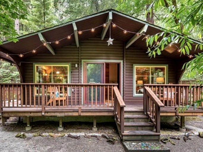 Cabins (Guerneville, California, United States)