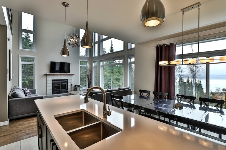 Cottages (Canada, Petite-Rivière-Saint-François, Quebec)