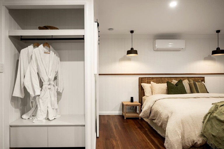 Cabins (Australia, Neumgna, Queensland)