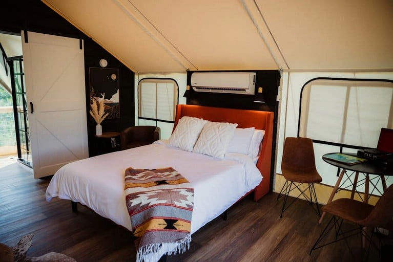 Safari Tents (United States of America, Cadiz, Kentucky)