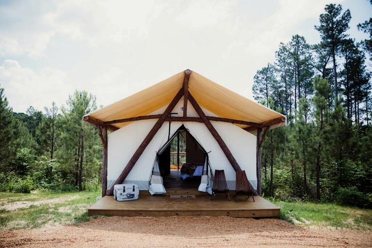 Deluxe Safari Tent with Indoor Jacuzzi in Kentucky