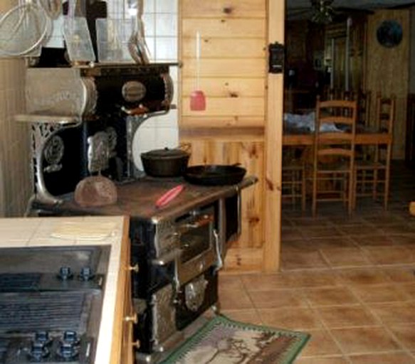 Nature Lodges (Hillsville, Virginia, United States)