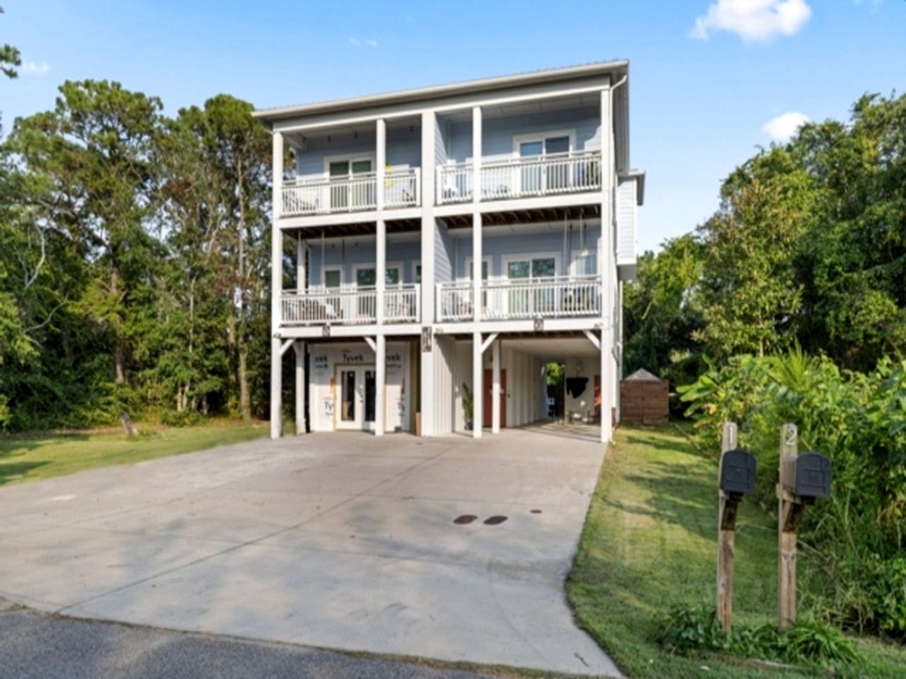 Impressive Luminous Beach House in Masonboro, North Carolina